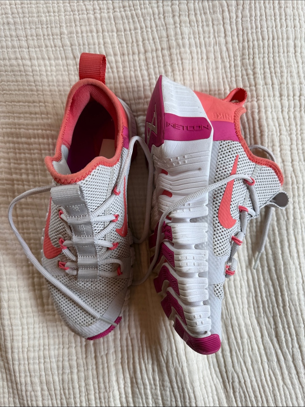Nike Women’s Metcon White and Coral Athletic Running Shoes - Picture 2 of 6